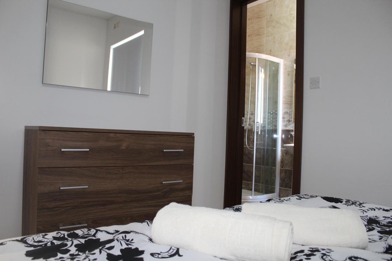 Centre Point Apartment Msida Bagian luar foto